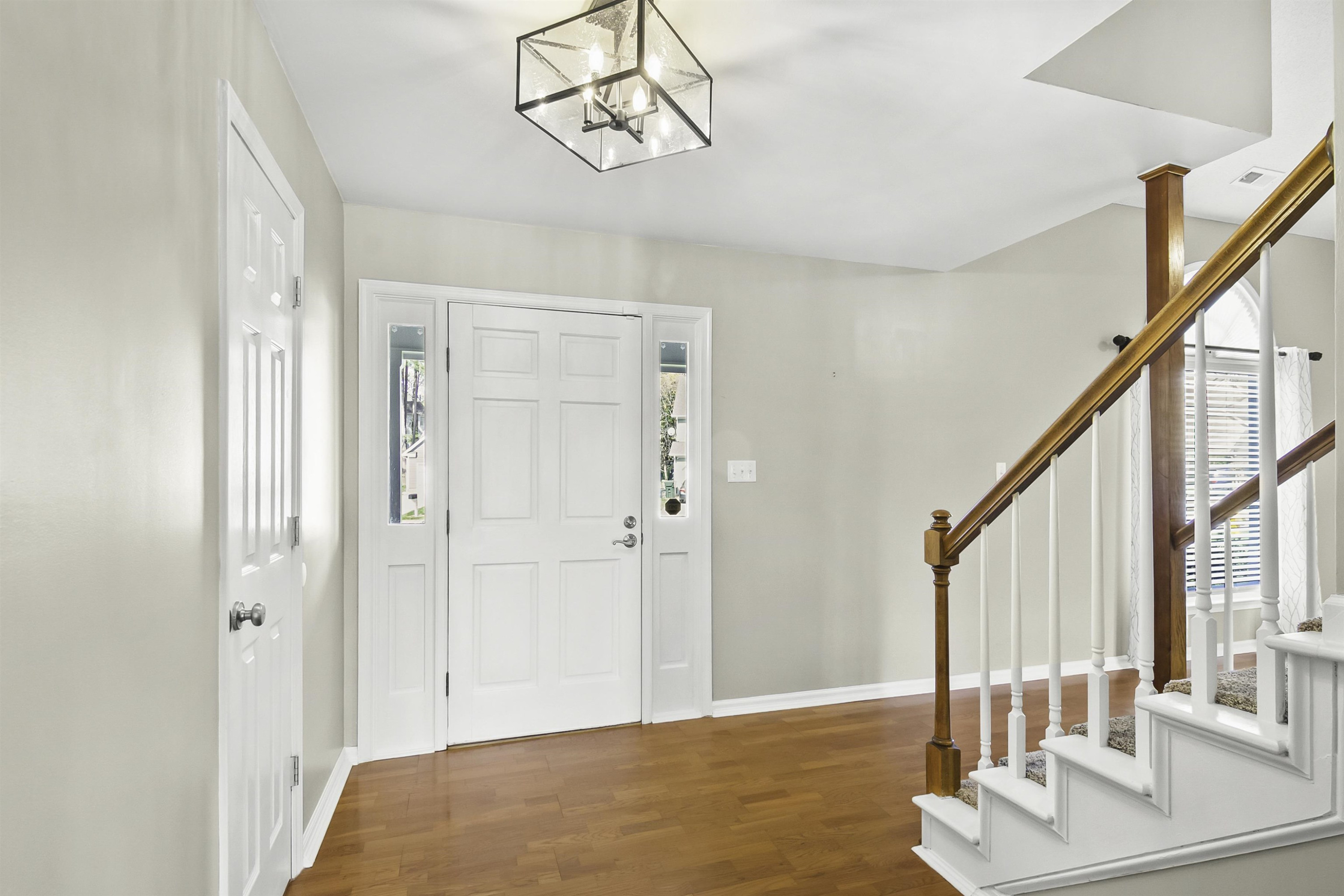 12201 Queensbridge Court Raleigh, NC 27613 - Photo 4 of 29 Entry