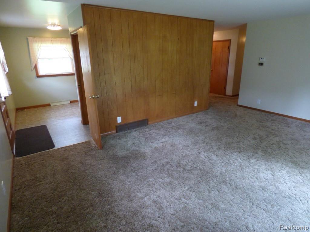 4376 Pleasant Valley Road Brighton, MI 48114 - Photo 5 of 30 Gallery Image 5
