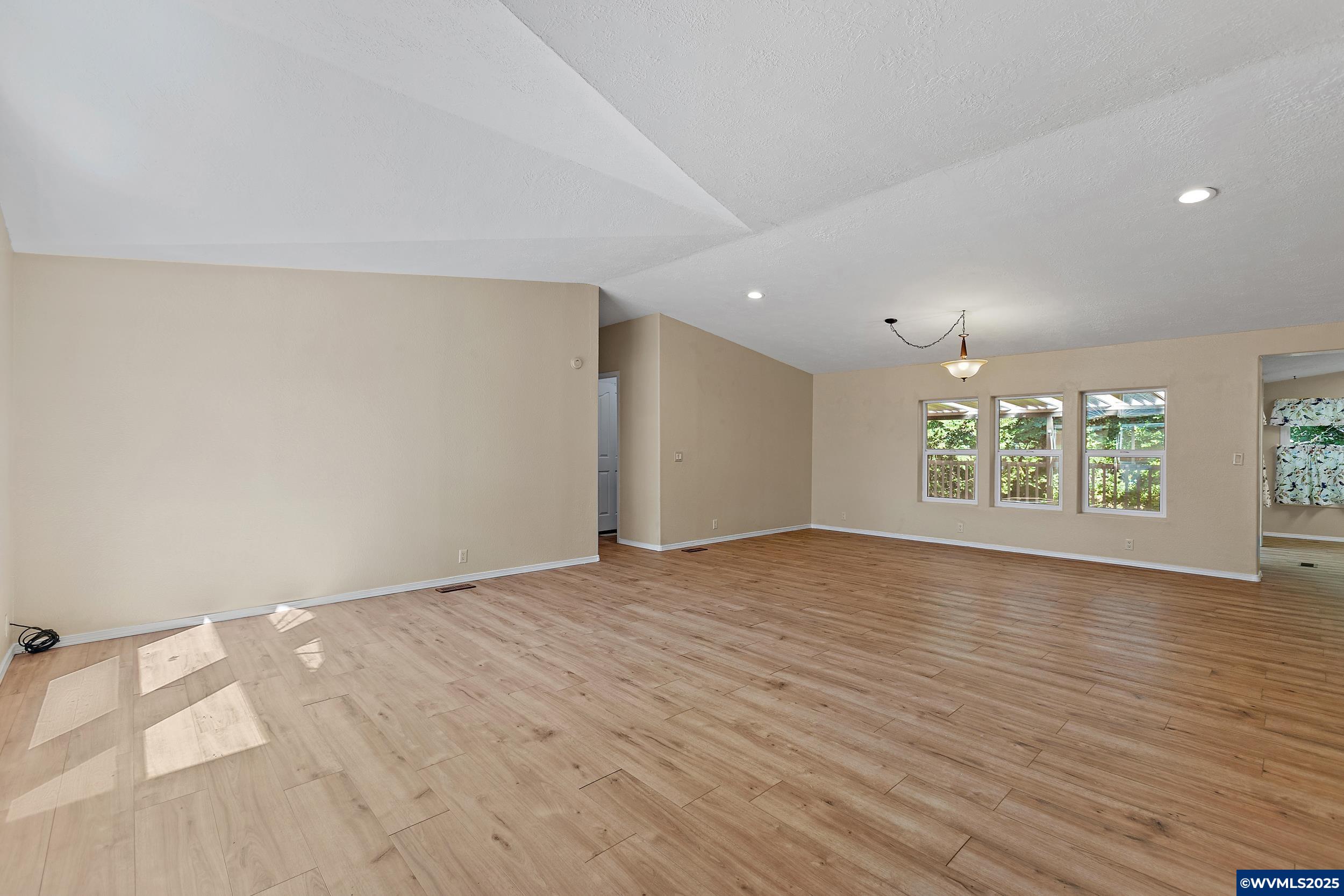 1545 Fern Ridge Road Southeast, Unit 5 Stayton, OR 97383 - Photo 3 of 26 Gallery Image 3