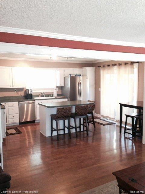4093 Silver Lake Road Linden, MI 48451 - Photo 12 of 20 Spacious kitchen.JPG