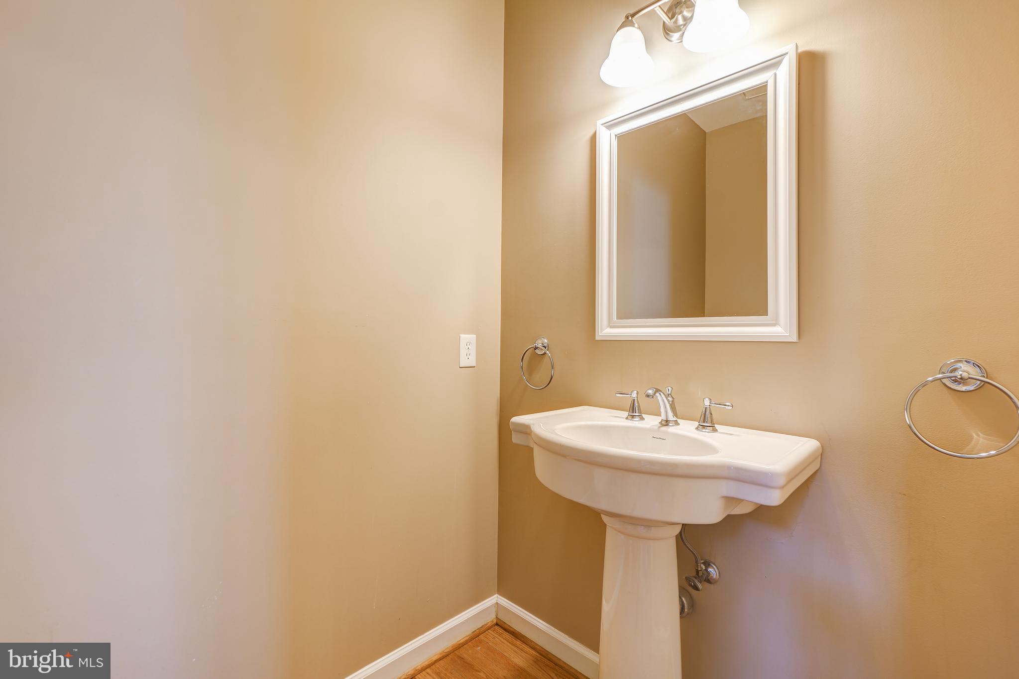 12108 Damson Drive North Potomac, MD 20878 - Photo 22 of 47 Main Level Powder Room