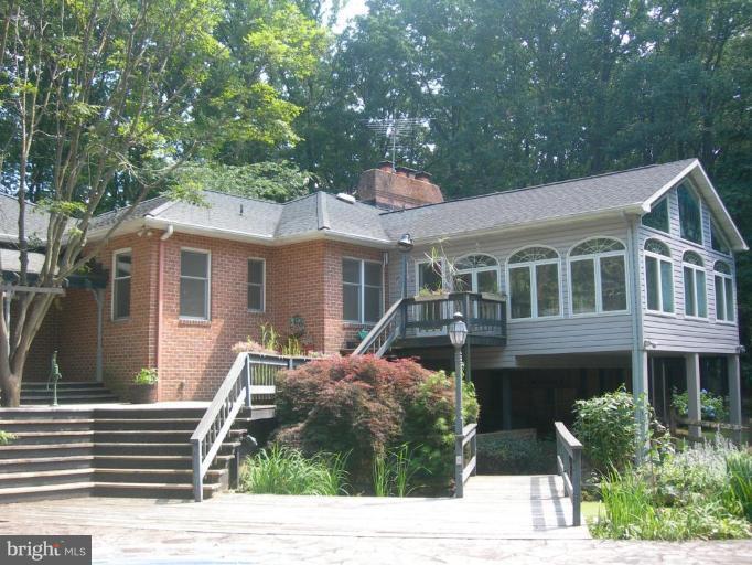 Exterior (Rear)