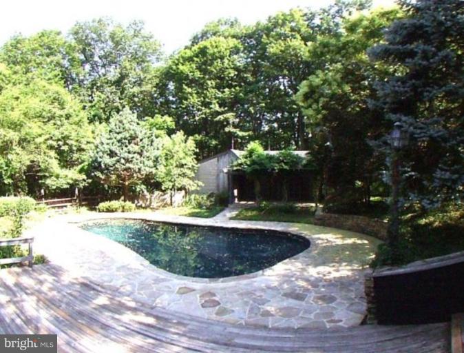 2102 Tufton Ridge Road Reisterstown, MD 21136 - Photo 29 of 30 Swimming Pool