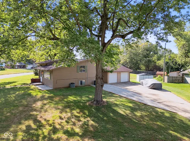 $284,900 | 3042 Fairlawn Drive, Columbus, IN 47203