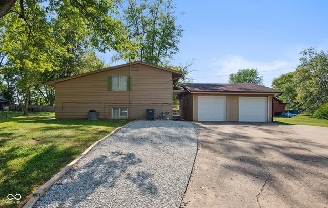 $284,900 | 3042 Fairlawn Drive, Columbus, IN 47203