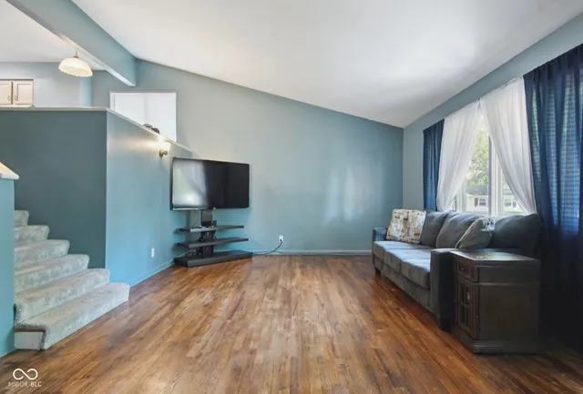 $284,900 | 3042 Fairlawn Drive, Columbus, IN 47203