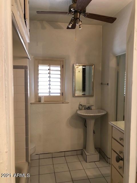 1565 East Cheery Lynn Road Phoenix, AZ 85014 - Photo 11 of 18 Bathroom