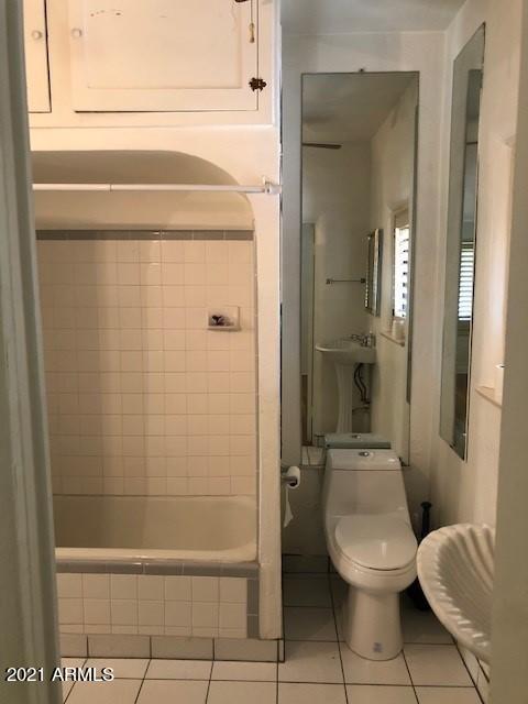 1565 East Cheery Lynn Road Phoenix, AZ 85014 - Photo 13 of 18 Bathroom