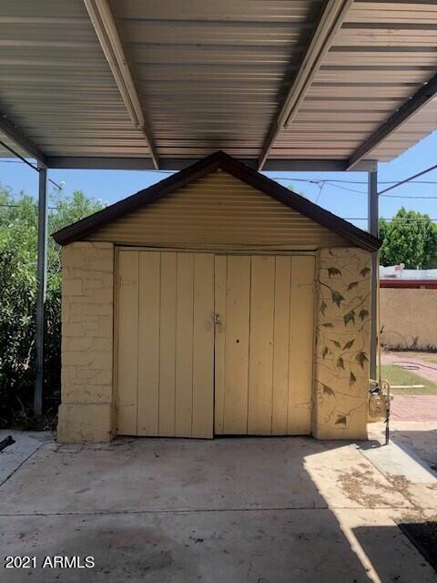 1565 East Cheery Lynn Road Phoenix, AZ 85014 - Photo 15 of 18 Garage