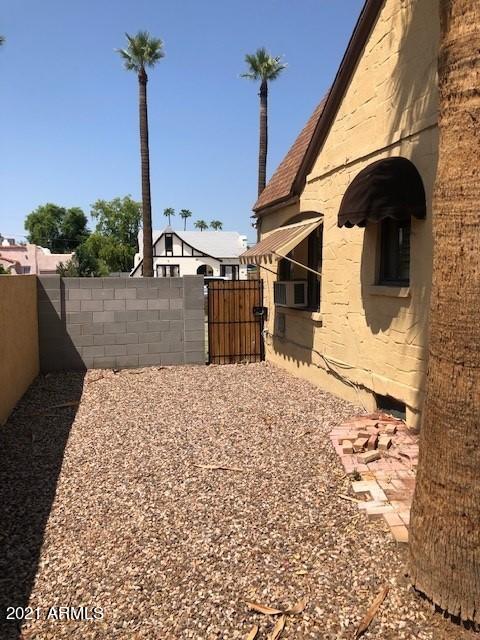 1565 East Cheery Lynn Road Phoenix, AZ 85014 - Photo 16 of 18 Side Yard