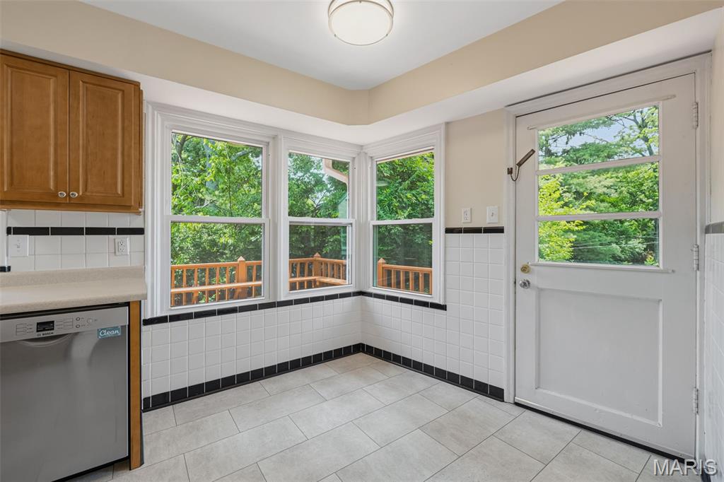 216 Turf Court Webster Groves, MO 63119 - Photo 11 of 37