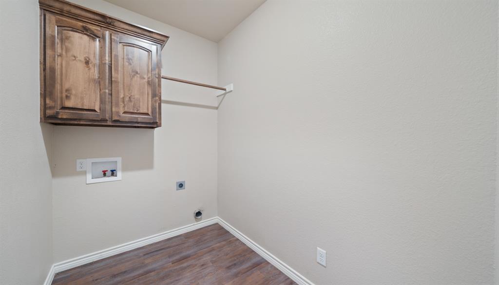 1401 Ridgebriar Drive Kaufman, TX 75142 - Photo 23 of 26 Spacious laundry room
