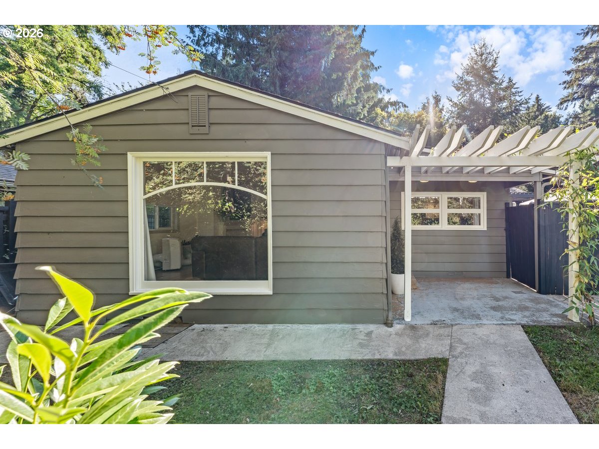 9101 Southwest 23rd Drive Portland, OR 97219 - Photo 43 of 48