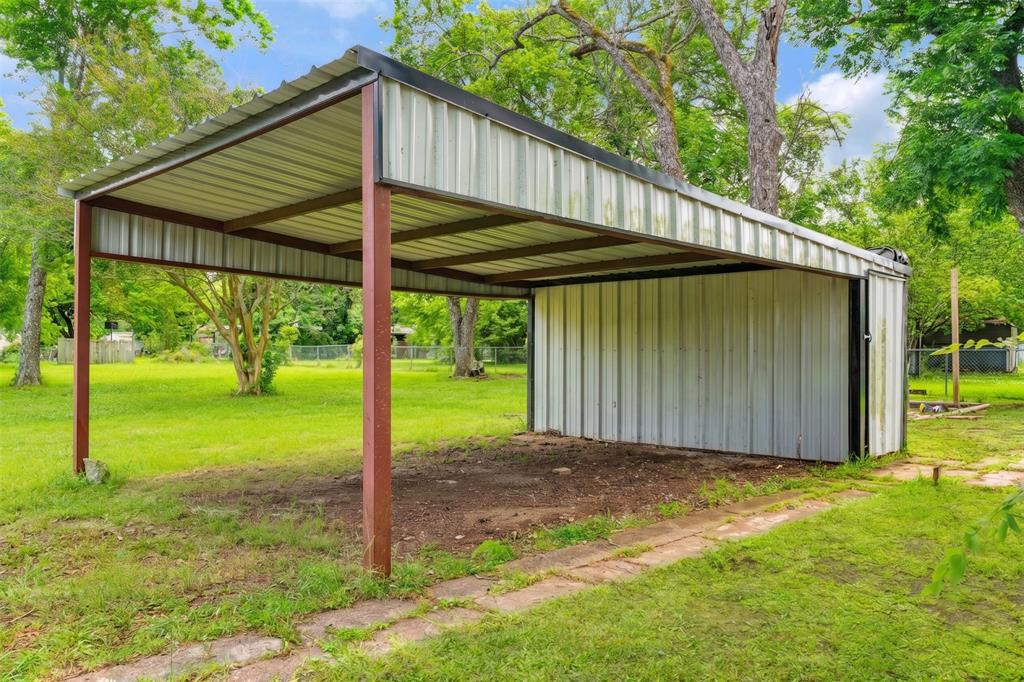 403 Monroe Street Deport, TX 75435 - Photo 4 of 17