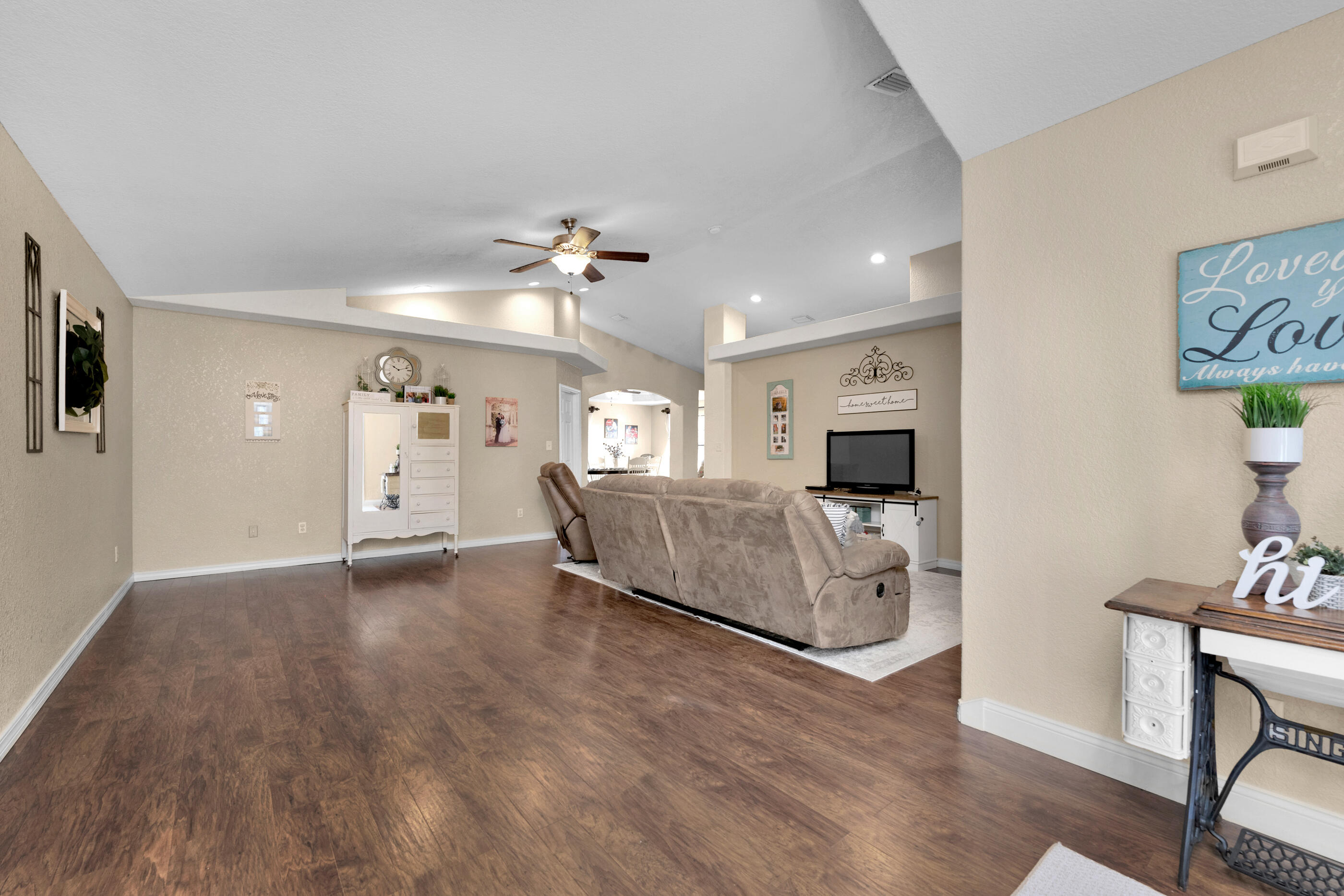 4802 Young Road Crestview, FL 32539 - Photo 3 of 27 Entry view