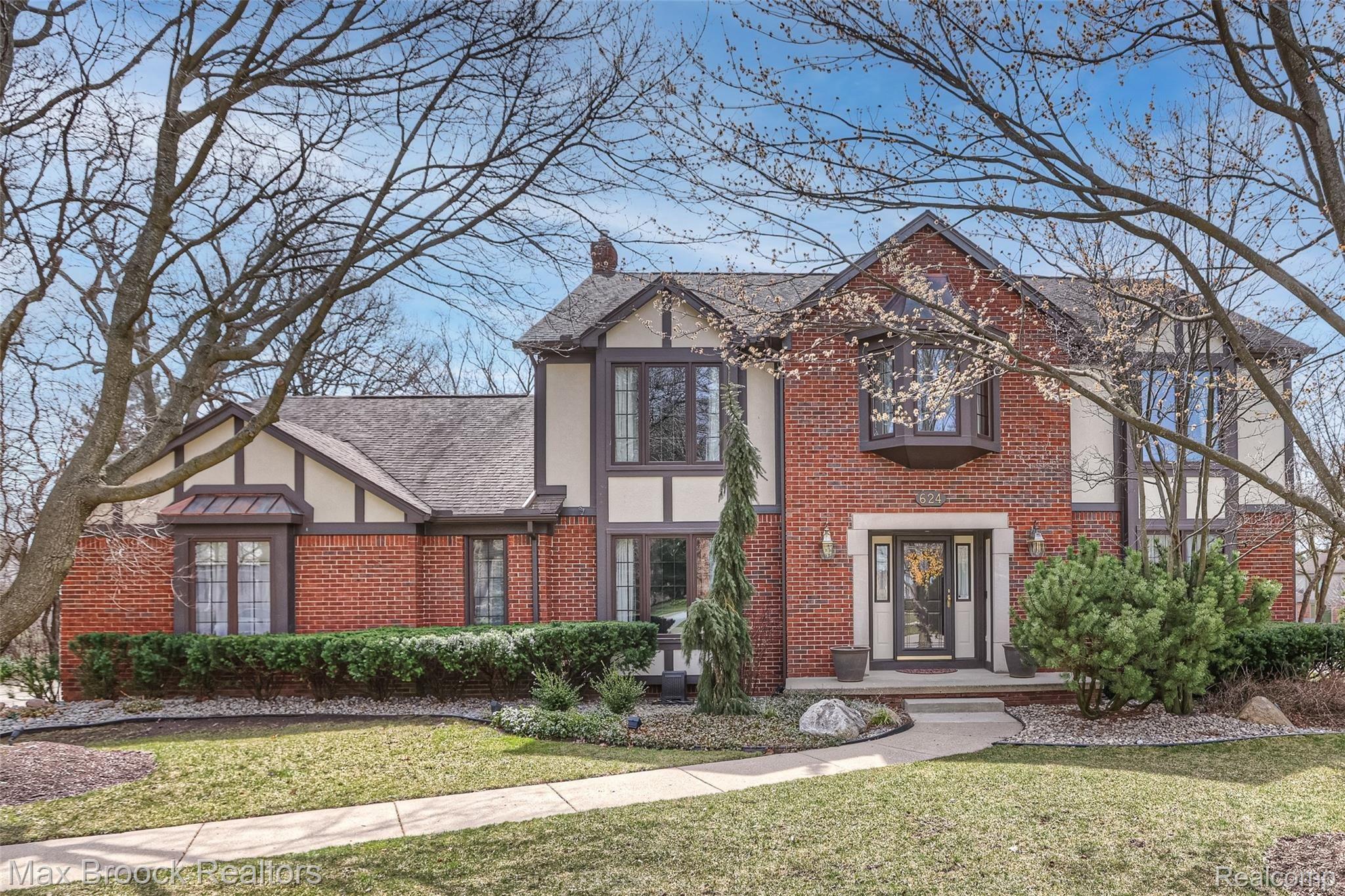 624 Foxhall Road Bloomfield Hills, MI 48304 - Photo 1 of 29 Foxhall Front .jpg