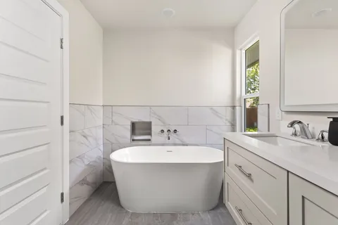 $470,000 | 10101 Woodhaven Drive, Austin, TX 78753