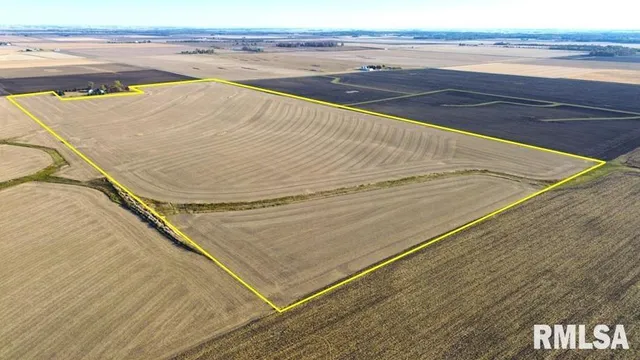 $1,147,300 | 1900 N Road, Hindsboro, IL 61930