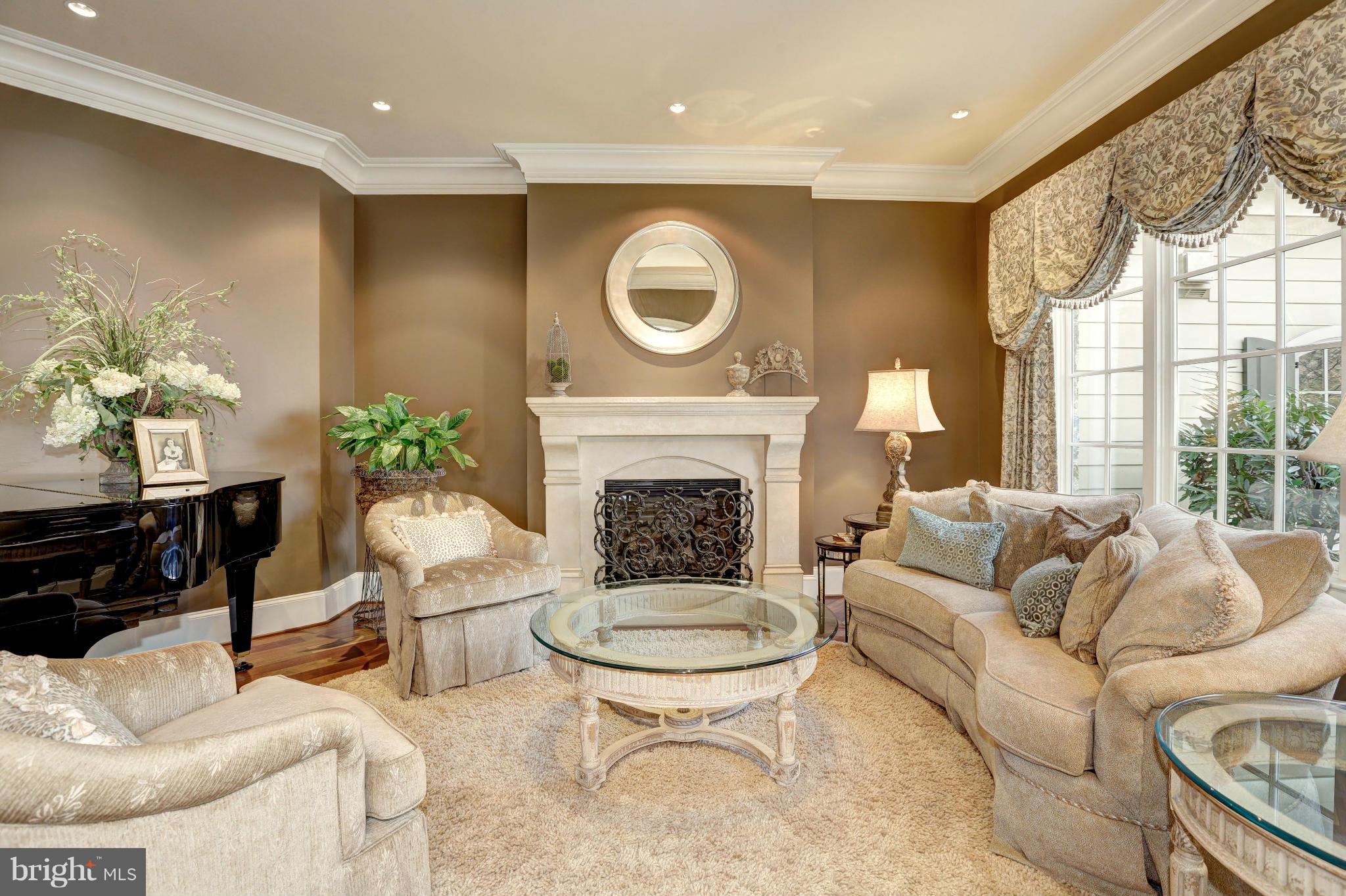 7004 Darby Road Bethesda, MD 20817 - Photo 5 of 30 Living Room