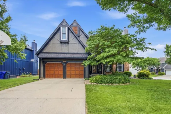$465,000 | 11941 South Cottonwood Drive, Olathe, KS 66062