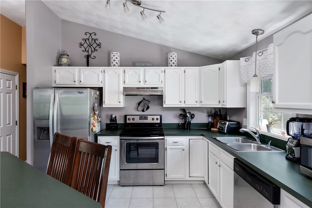 33 Baxter Street Woonsocket, RI 02895 - Photo 6 of 30