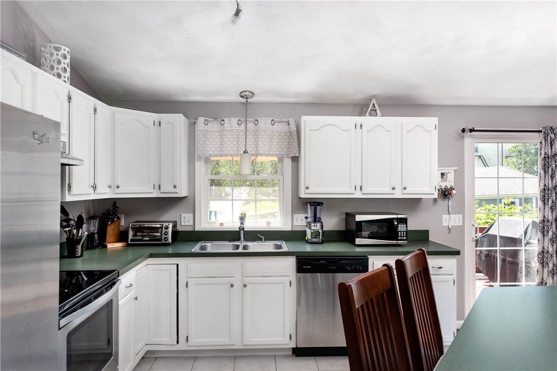 33 Baxter Street Woonsocket, RI 02895 - Photo 8 of 30