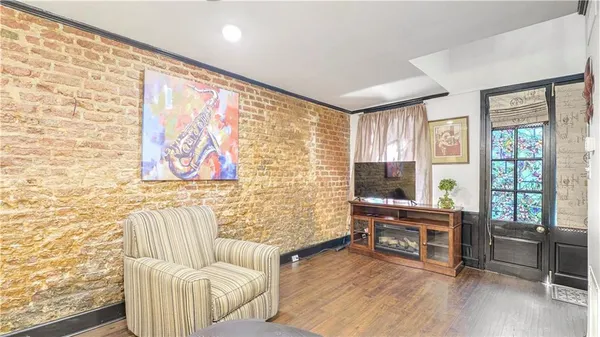 $2,299 | 922 Chartres Street, Unit D, New Orleans, LA 70116