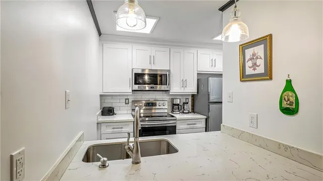 $2,599 | 922 Chartres Street, Unit D, New Orleans, LA 70116