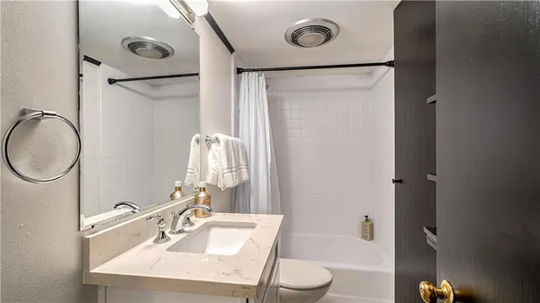 $2,299 | 922 Chartres Street, Unit D, New Orleans, LA 70116