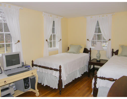 19 Winthrop Road Hingham, MA 02043 - Photo 9 of 16 Gallery Image 9