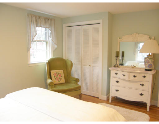 19 Winthrop Road Hingham, MA 02043 - Photo 10 of 16 Gallery Image 10
