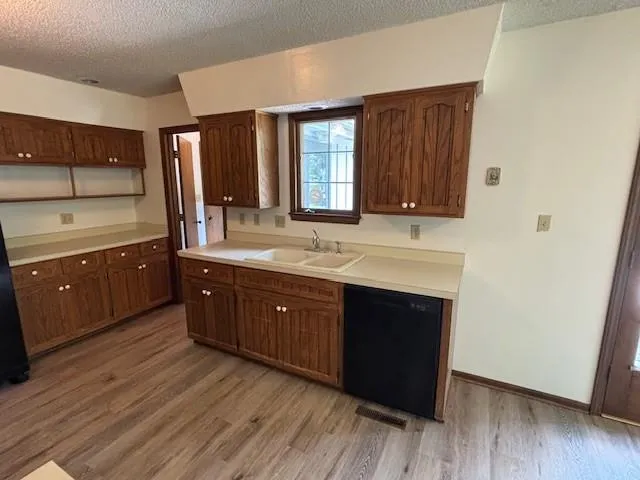 $220,000 | 603 Lakeside Court, Girard, KS 66743