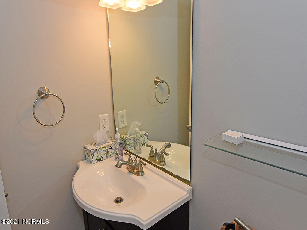 122 Sandybrook Road Wilmington, NC 28411 - Photo 12 of 13 Master Bath