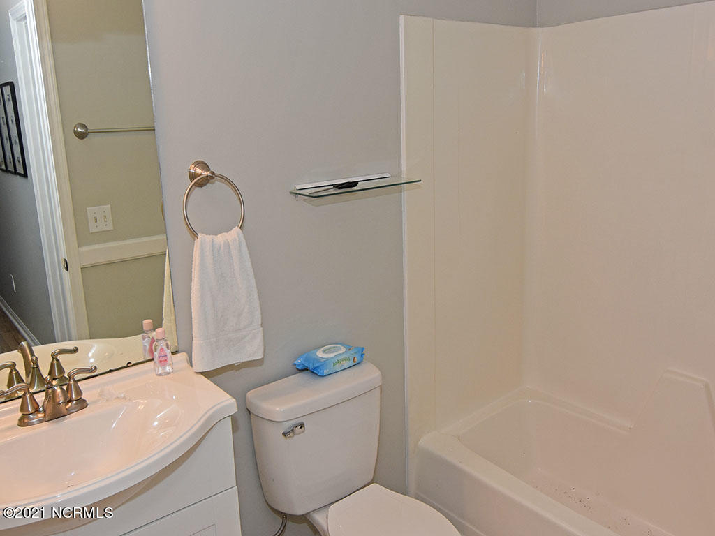 122 Sandybrook Road Wilmington, NC 28411 - Photo 7 of 13 Hall Bath