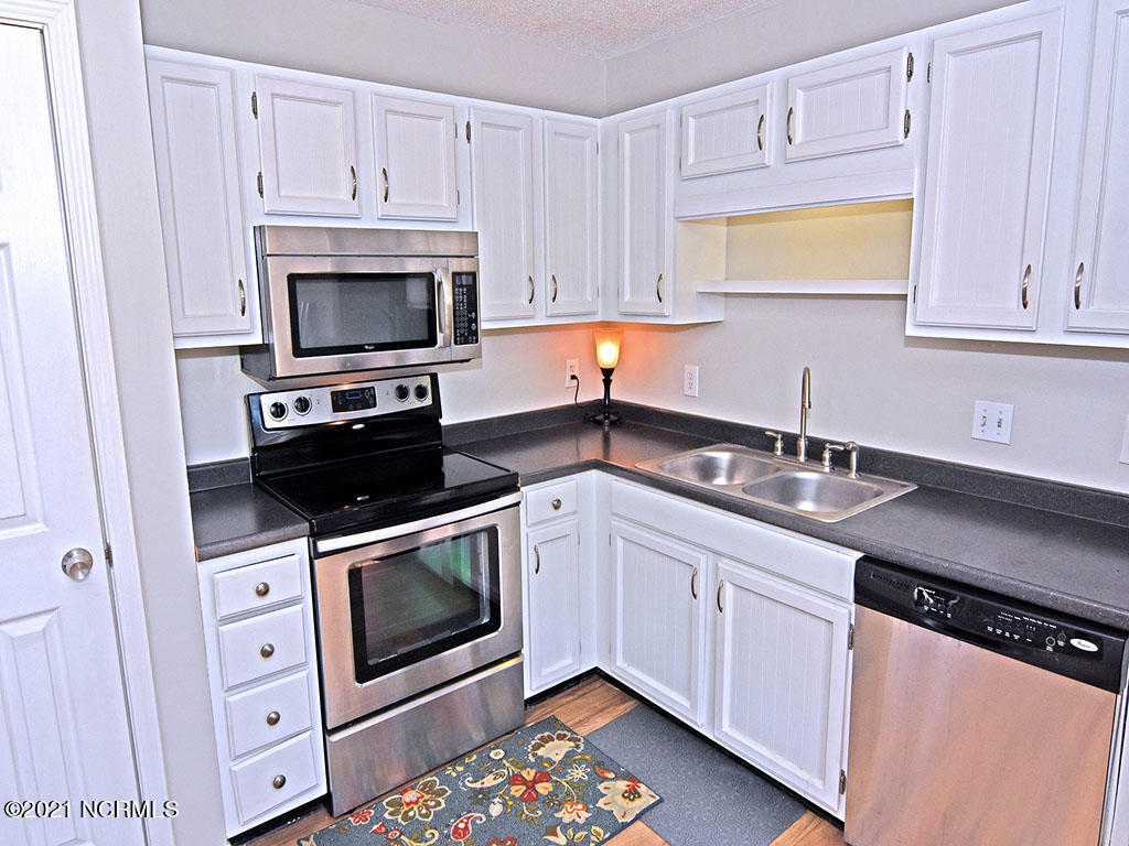 122 Sandybrook Road Wilmington, NC 28411 - Photo 9 of 13 Kitchen 3