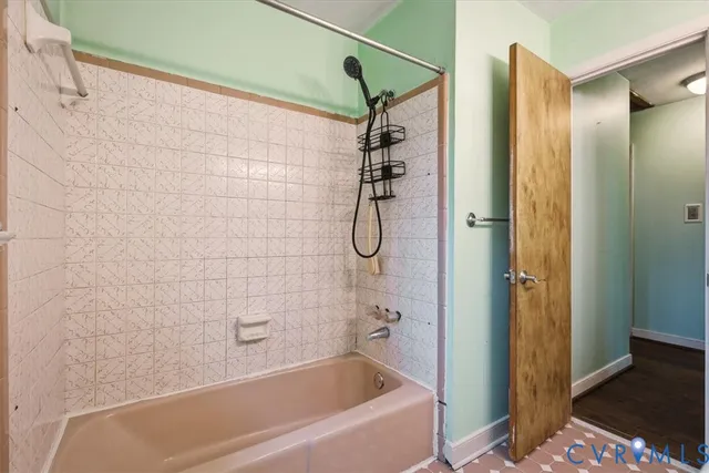 a bathroom with a bath tub
