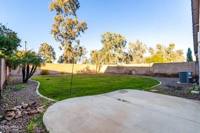 a view of a backyard with of a house
