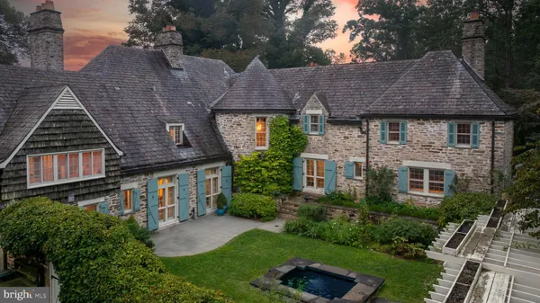 a view of a house with a tree