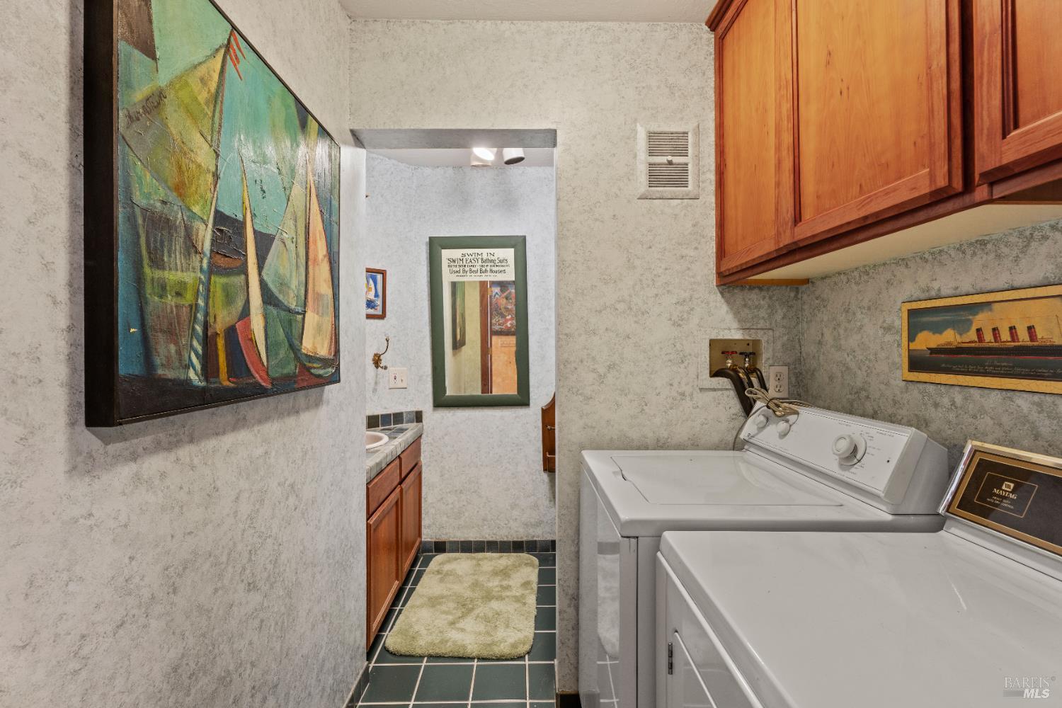 20475 Timber Road Willits, CA 95490 - Photo 10 of 38 a utility room with dryer and washer