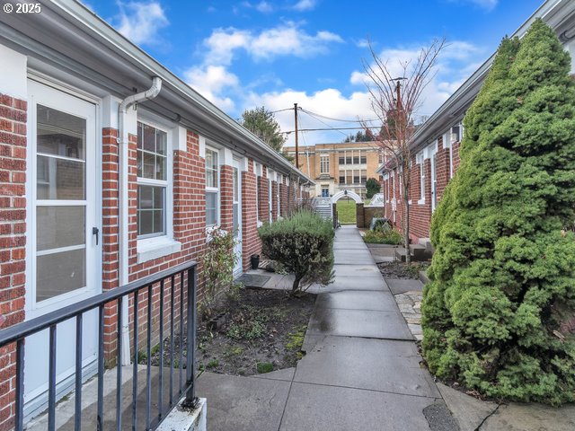 2621 Northwest Raleigh Street, Unit 26 Portland, OR 97210 - Photo 16 of 19 Gallery Image 16