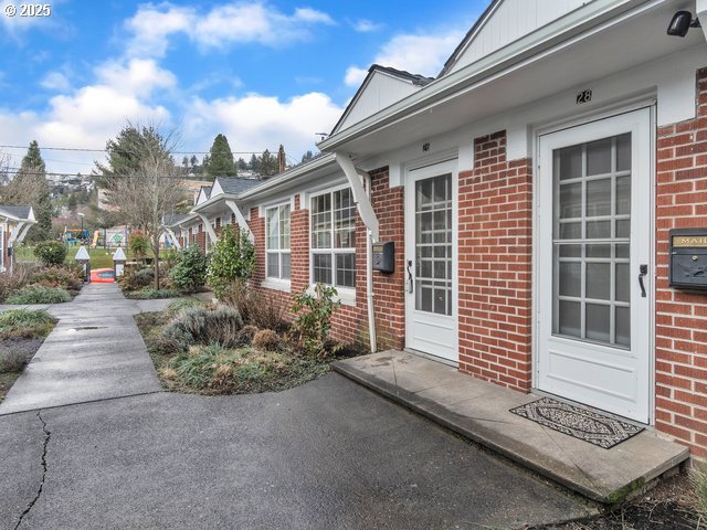 2621 Northwest Raleigh Street, Unit 26 Portland, OR 97210 - Photo 4 of 19 Gallery Image 4