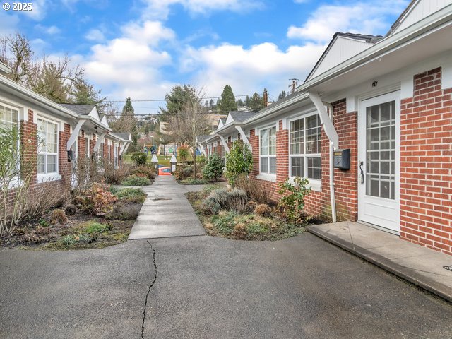 2621 Northwest Raleigh Street, Unit 26 Portland, OR 97210 - Photo 5 of 19 Gallery Image 5