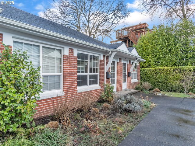 2621 Northwest Raleigh Street, Unit 26 Portland, OR 97210 - Photo 6 of 19 Gallery Image 6