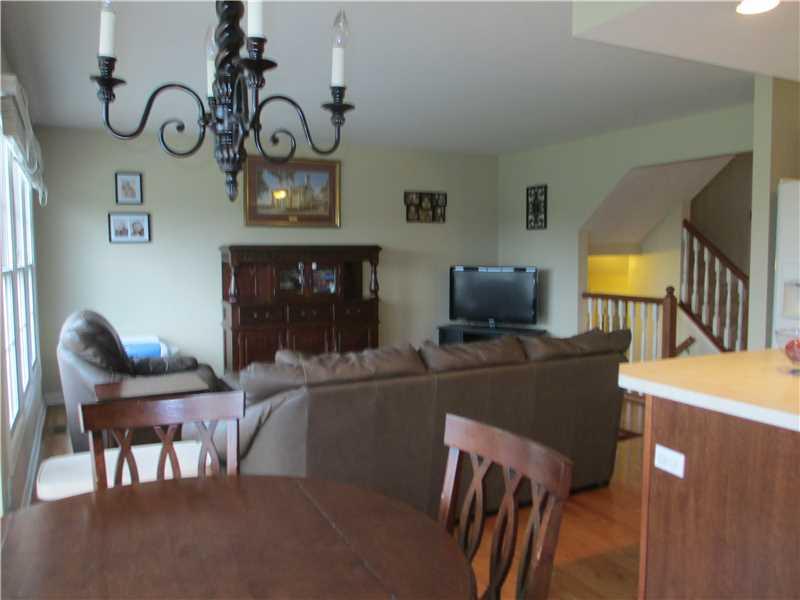 5 Castle View Drive McKees Rocks, PA 15136 - Photo 7 of 25 a living room with furniture and a window