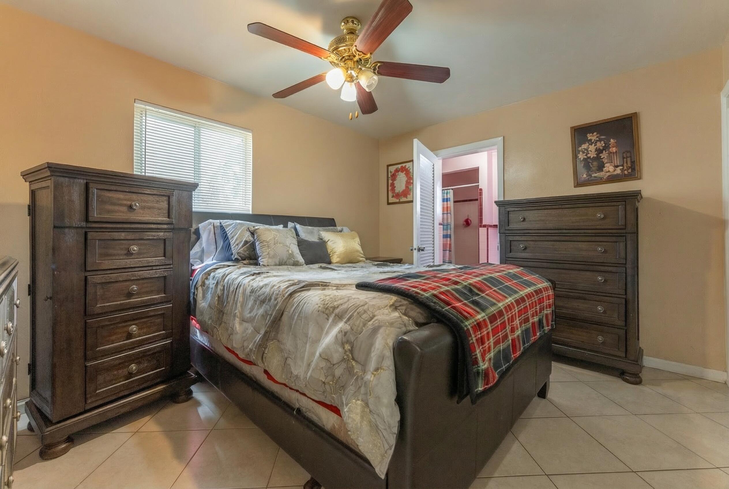 137 West 34th Street Riviera Beach, FL 33404 - Photo 11 of 26 Woolf Realty_137 N 34th_decluttered (7)