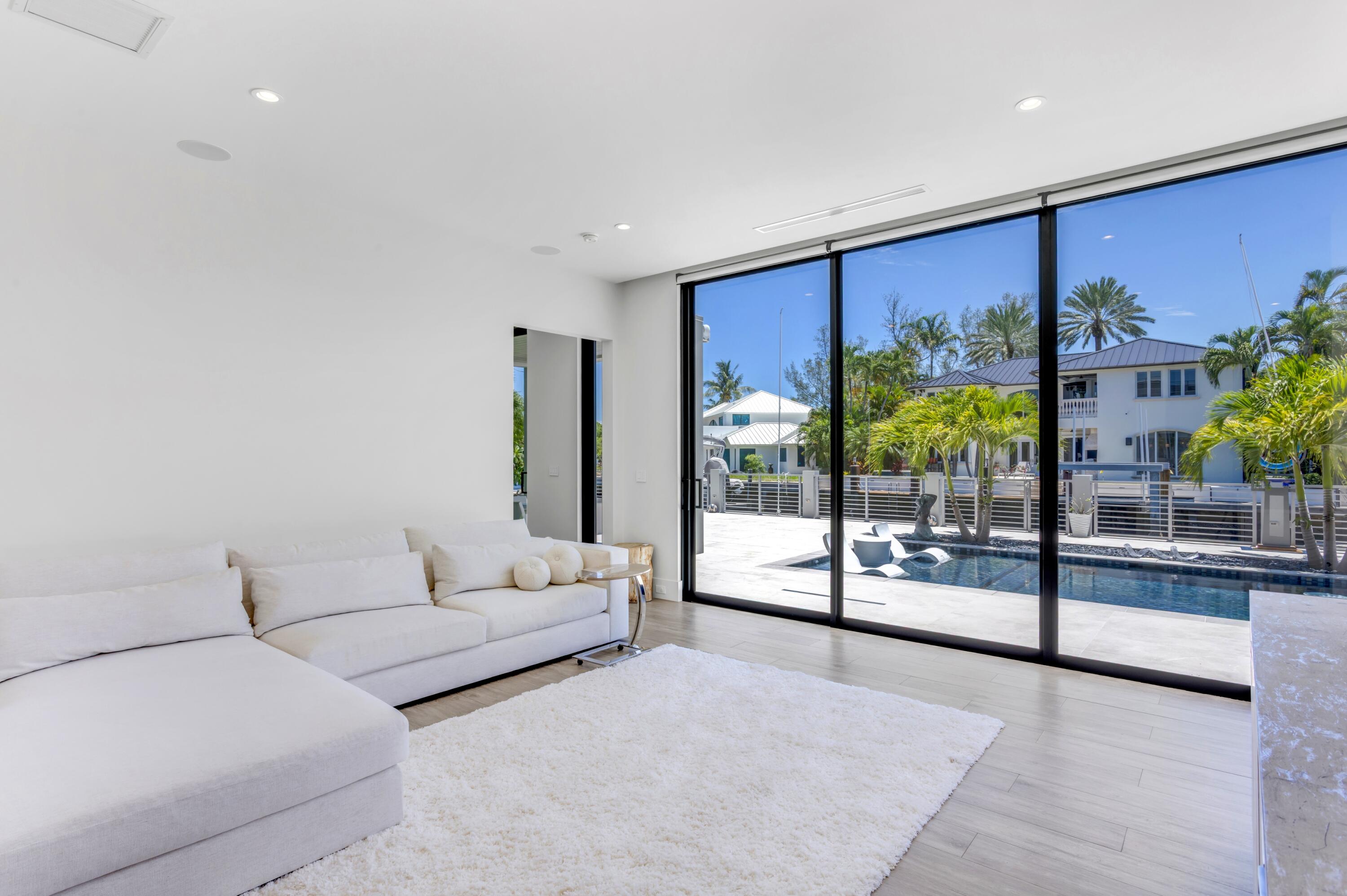 862 Northeast 33rd Street Boca Raton, FL 33431 - Photo 9 of 30 FAMILY_ROOM_LOOKING_OUT
