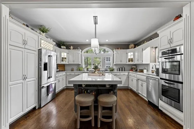 $1,295,000 | 16800 South Country Club Drive, Loch Lloyd, MO 64012