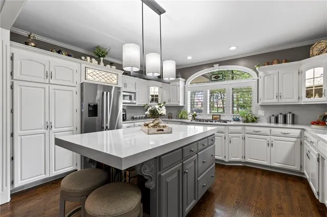 $1,295,000 | 16800 South Country Club Drive, Loch Lloyd, MO 64012