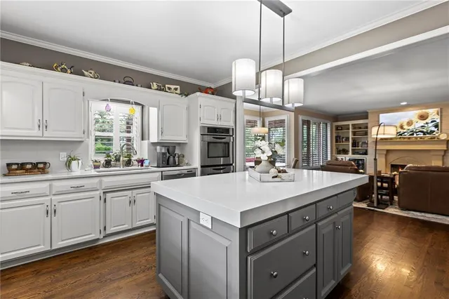 $1,295,000 | 16800 South Country Club Drive, Loch Lloyd, MO 64012