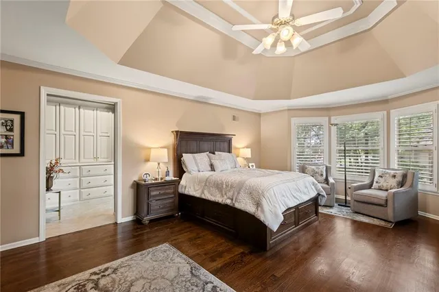 $1,295,000 | 16800 South Country Club Drive, Loch Lloyd, MO 64012